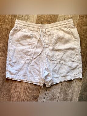 Women’s Lands End medium (10-12) white 100% linen shorts
